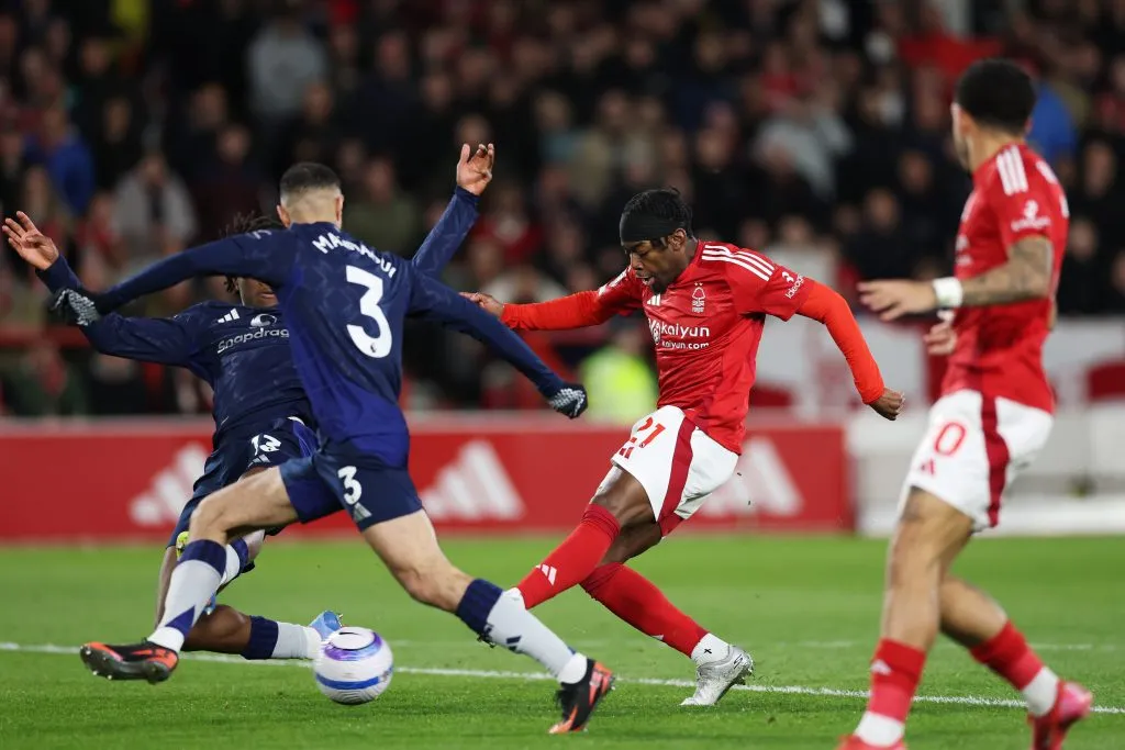 Elanga prestes a marcar contra o Manchester United (Michael SteeleGetty Images)