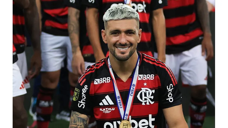 Flamengo busca substituto de Arrascaeta.