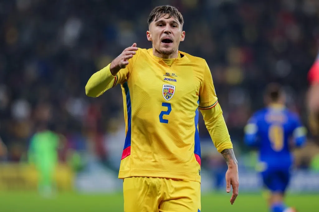 Ratiu em ação pela seleção da Romênia na última data FIFA, no mês de março – (Photo by Vasile Mihai-Antonio/Getty Images)