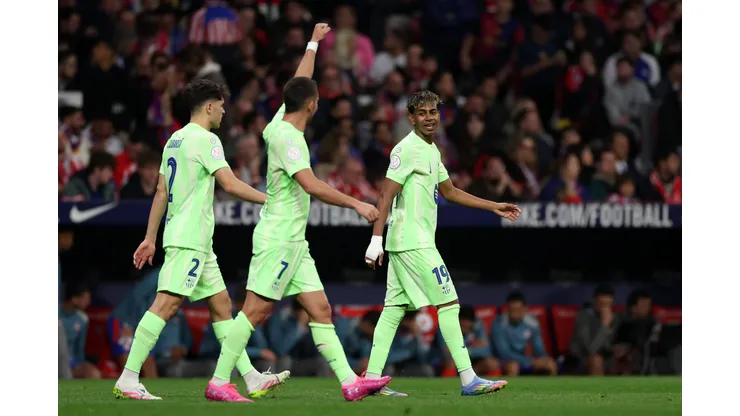 Ferran Torres, do FC Barcelona, comemora após marcar o primeiro gol de sua equipe durante a semifinal da Copa do Rei entre Atlético de Madrid e FC Barcelona no Riyadh Air Metropolitano, em 2 de abril de 2025, em Madrid, Espanha. (Foto por Florencia Tan Jun/Getty Images)