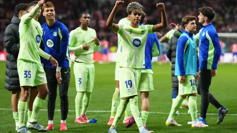 Lamine Yamal e parte do elenco comemoram a classificação do Barcelona (Photo by Angel Martinez/Getty Images)