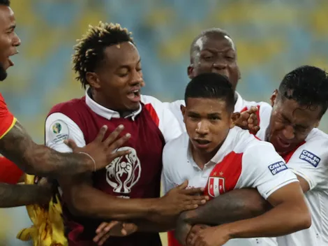 Corinthians: Fiel pede a contratação de Advíncula, companheiro de Carrillo