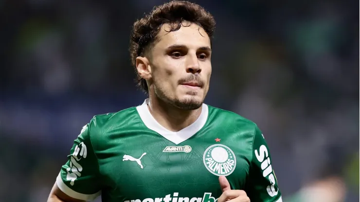 Palmeiras aceita vender Raphael Veiga ao Flamengo, mas impõe uma condição.