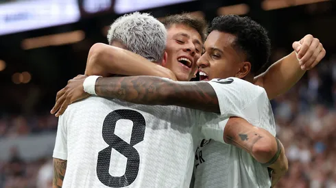 Fede Valverde, Arda Güler e Rodrygo, do Real Madrid. O primeiro é alvo do Manchester United (Photo by Florencia Tan Jun/Getty Images)