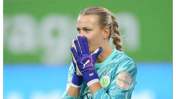 Merle Frohms goleira do Wolfsburg. (Photo by Selim Sudheimer/Getty Images for DFB)