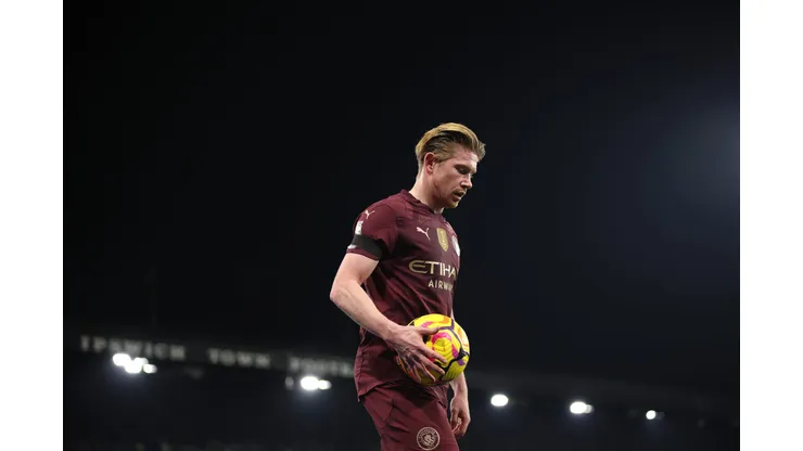 De Bruyne tem futuro incerto. (Foto por Alex Pantling/Getty Images)
