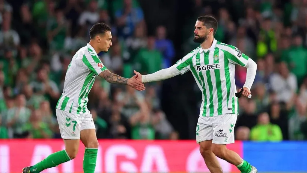 Antony e Isco pelo Betis (Photo by Fran Santiago/Getty Images)