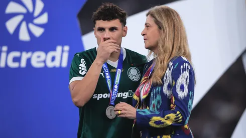 Raphael Veiga ao lado de Leila Pereira