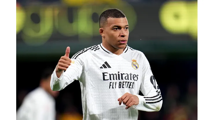 VILLARREAL, SPAIN - MARCH 15: Kylian Mbappe of Real Madrid gestures with a thumbs up during the LaLiga match between Villarreal CF and Real Madrid CF at Estadio de la Ceramica on March 15, 2025 in Villarreal, Spain. (Photo by Aitor Alcalde/Getty Images)