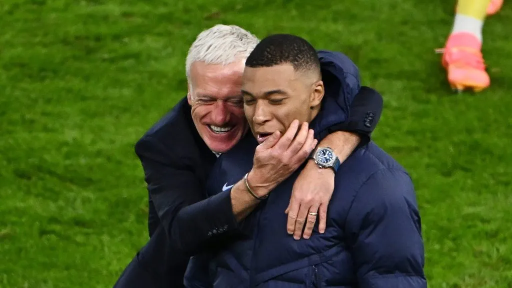 Deschamps com Mbappé, na França. Foto: Dan Mullan/Getty Images