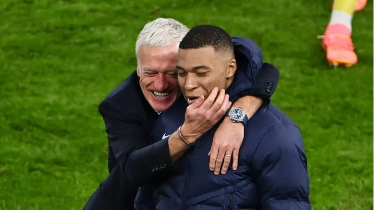 Deschamps com Mbappé, na França. Foto: Dan Mullan/Getty Images