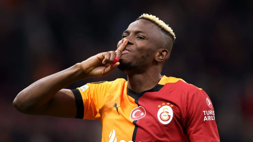 Victor Osimhen é alvo do Al-Hilal. Foto: Ahmad Mora/Getty Images
