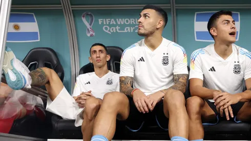O meia, campeão do mundo com a Argentina, foi apresentado diante de um estádio lotado e emocionou-se ao falar sobre o reencontro com o clube que o revelou. (Foto de Alex Pantling/Getty Images)