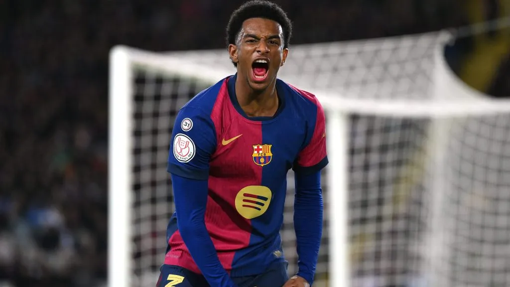 Alejandro Balde em jogo do Barcelona. Foto: David Ramos/Getty Images