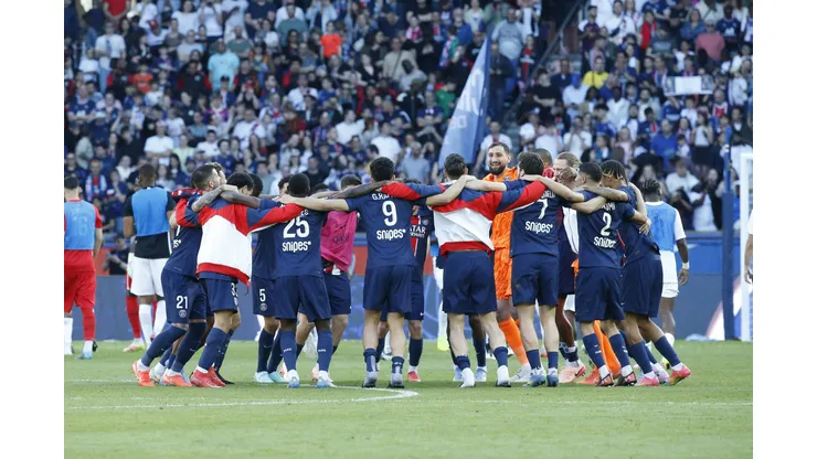 O feito inédito veio sem derrotas na temporada, consolidando a hegemonia do clube sob o comando de Luis Enrique e projetando novos triunfos na Copa da França e competições europeias. Foto: Twitter/PSG