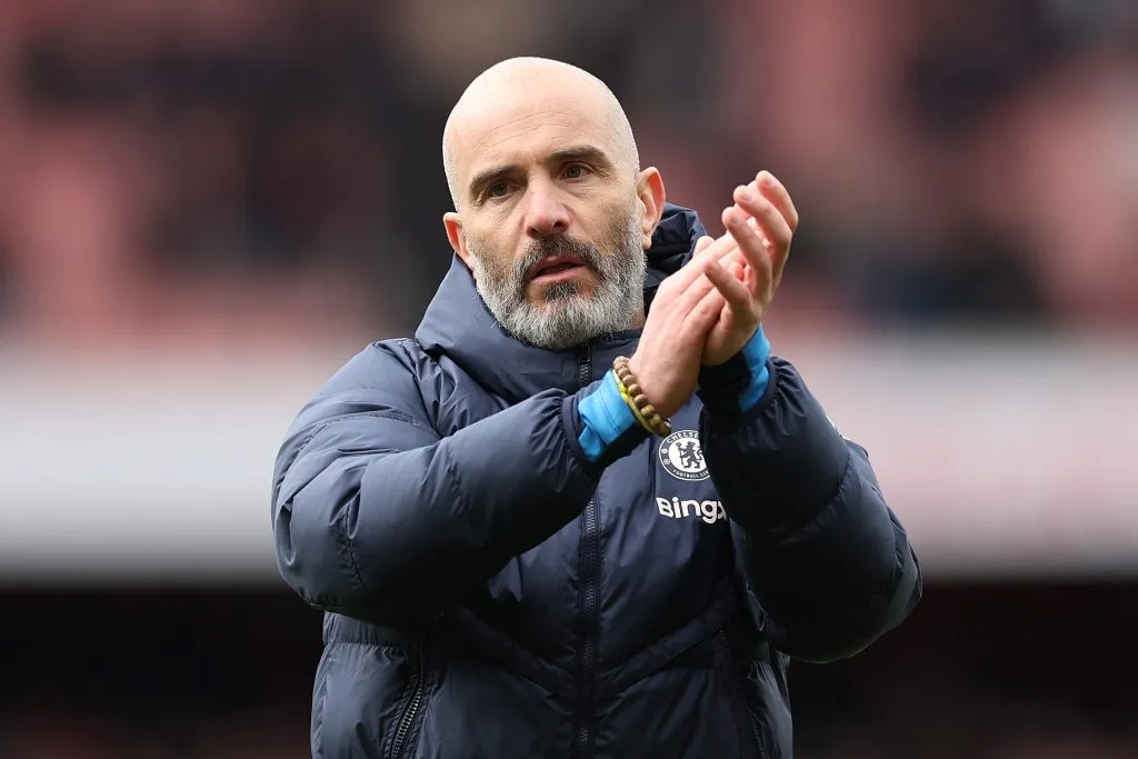 Enzo Maresca de casaco preto