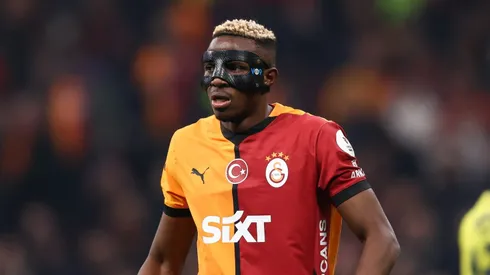 Após a negativa de Osimhen, o Al-Hilal mira Ollie Watkins, destaque do Aston Villa, como novo alvo para reforçar seu ambicioso projeto no futebol saudita. (Foto de Ahmad Mora/Getty Images)