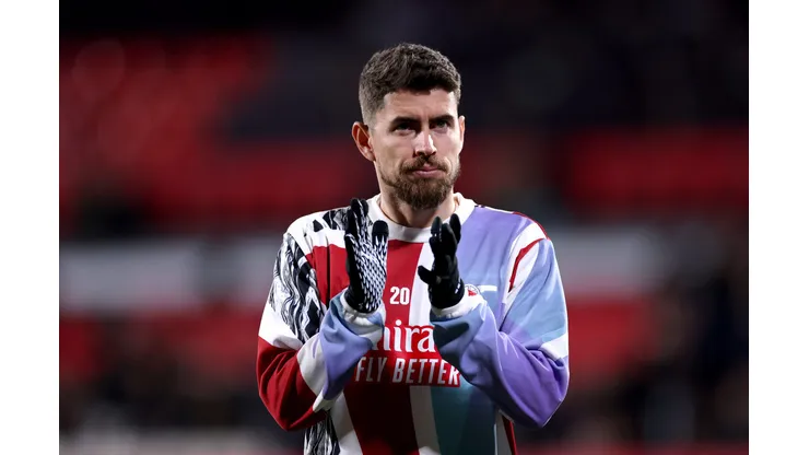 Negociações avançam nos bastidores, enquanto Andreas Pereira é descartado por alto custo. A diretoria rubro-negra se movimenta com ambição, mirando conquistas no cenário internacional. Foto: Getty Images.