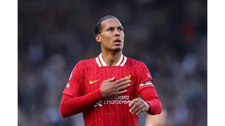 Van Dijk é o capitão do Liverpool (Photo by Julian Finney/Getty Images)