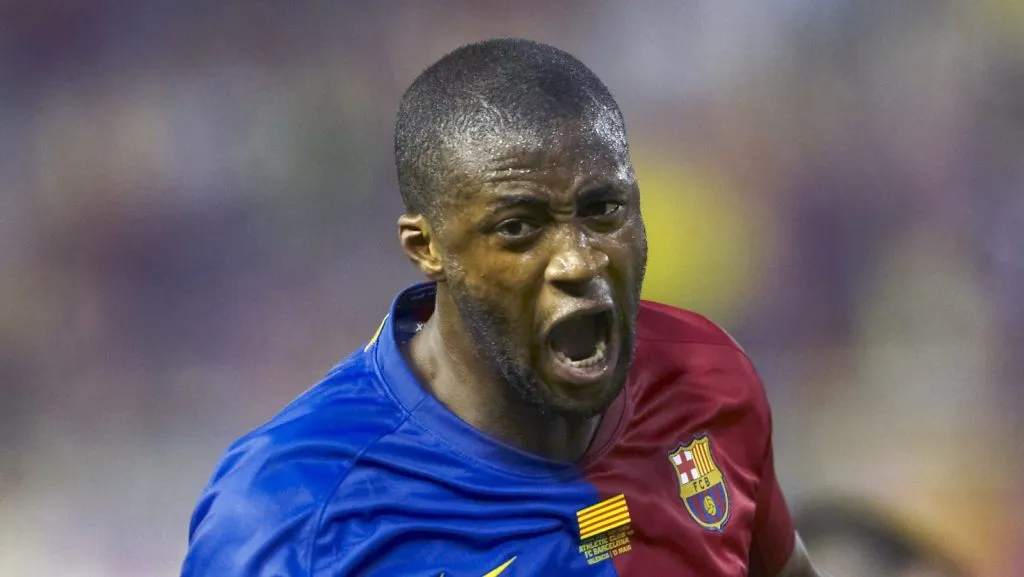 Touré Yaya, do Barcelona, comemora o primeiro gol durante a final da Copa do Rei entre Barcelona e Athletic Bilbao no estádio Mestalla, em 13 de maio de 2009, em Valência, Espanha. (Foto de Manuel Queimadelos Alonso/Getty Images)