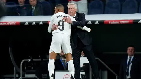 Mbappé e Ancelotti juntos em jogo do Real Madrid. Foto: Angel Martinez