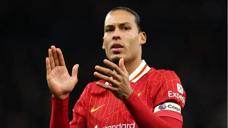 Van Dijk, zagueiro do Liverpool, alvo do Real Madrid e PSG (Photo by Alex Pantling/Getty Images)