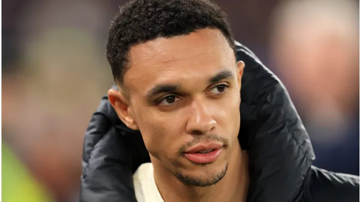 Arnold, do Liverpool, tem sucessor que joga em três posições diferentes.