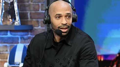 Thierry Henry pede camisa de Lamine Yamal antes do El Clásico. Foto: Candice Ward/Getty Images