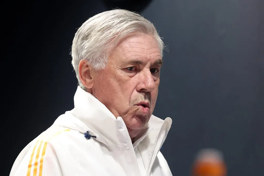 Ancelotti de casaco branco