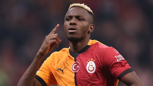 Osimhen, atacante do Napoli emprestado ao Galatasaray, alvo da Juventus. Foto: Ahmad Mora/Getty Images