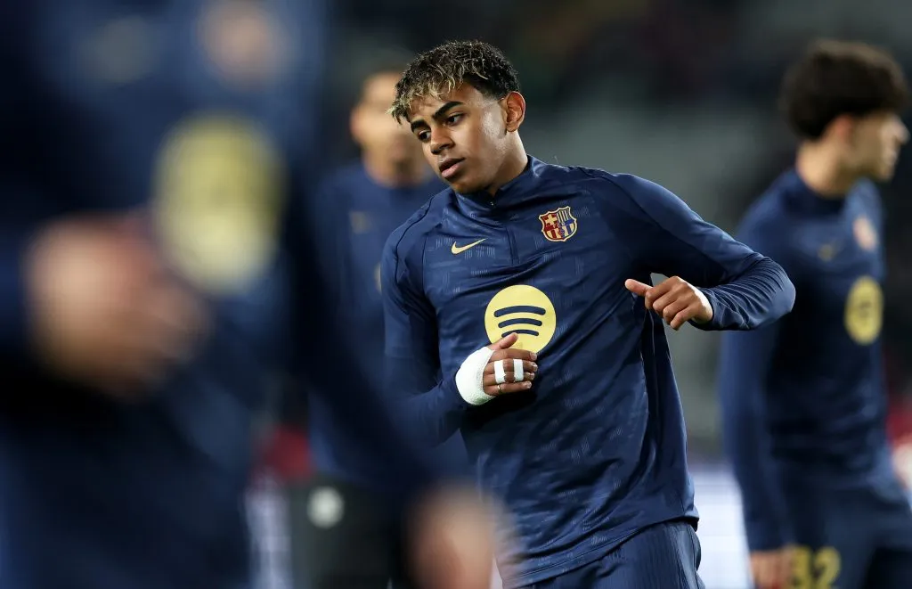 Yamal na partida diante do Osasuna (Photo by Clive Brunskill/Getty Images)