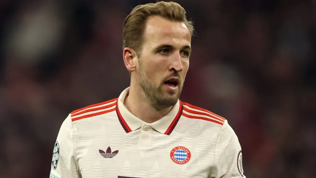 Harry Kane, alvo do Manchester United, em campo com o Bayern (Photo by Alex Grimm/Getty Images)