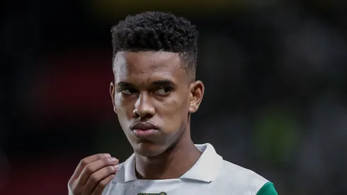 Estêvão se apresenta ao Chelsea depois do Mundial