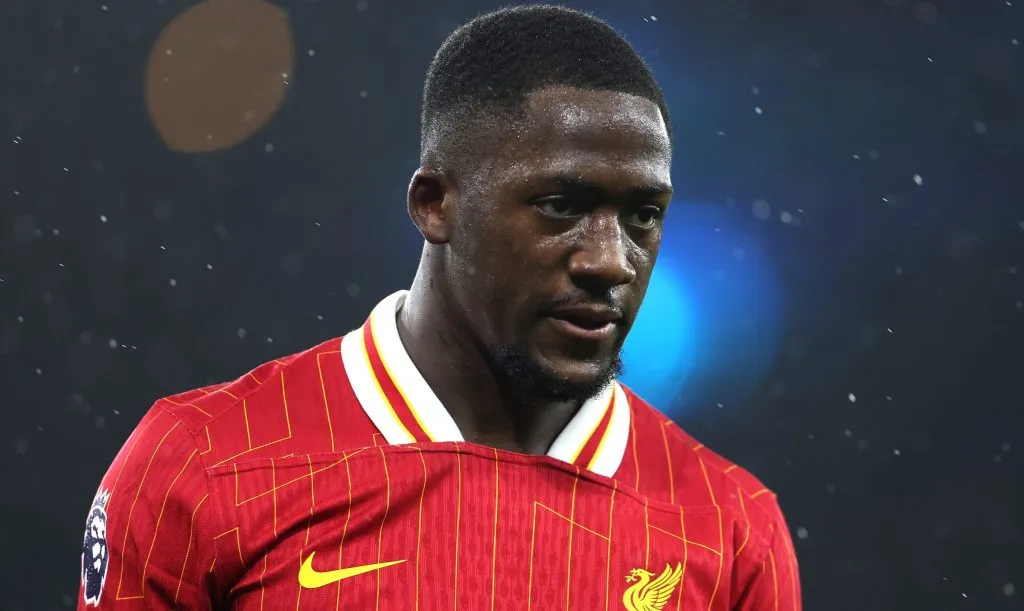 Ibrahima Konaté, de camisa vermelha, do Liverpool. (Photo by Alex Pantling/Getty Images)