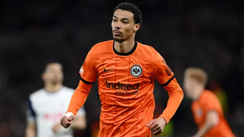 Hugo Ekitike em jogo do Eintracht Frankfurt. Jogador está na mira do Chelsea. Foto: Shaun Botterill/Getty Images