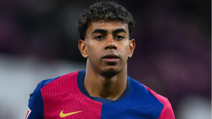 Lamine Yamal, do Barcelona, provoca o Real Madrid antes do El Clásico (Photo by David Ramos/Getty Images)