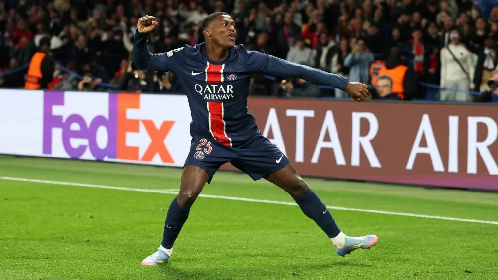 Nuno Mendes comemorando contra o Aston Villa pela Champions League. Foto: Carl Recine/Getty Images
