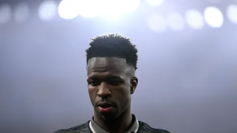 Com números em queda, atuações apagadas e críticas crescentes, o atacante do Real Madrid parece distante do jogador decisivo que encantou o mundo. (Foto de Justin Setterfield/Getty Images)