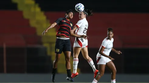 Sport x Flamengo em partida do Brasileirão Feminino (Foto: Marlon Costa/AGIF)