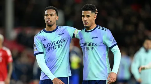 Saliba e Gabriel Magalhães durante jogo do Arsenal