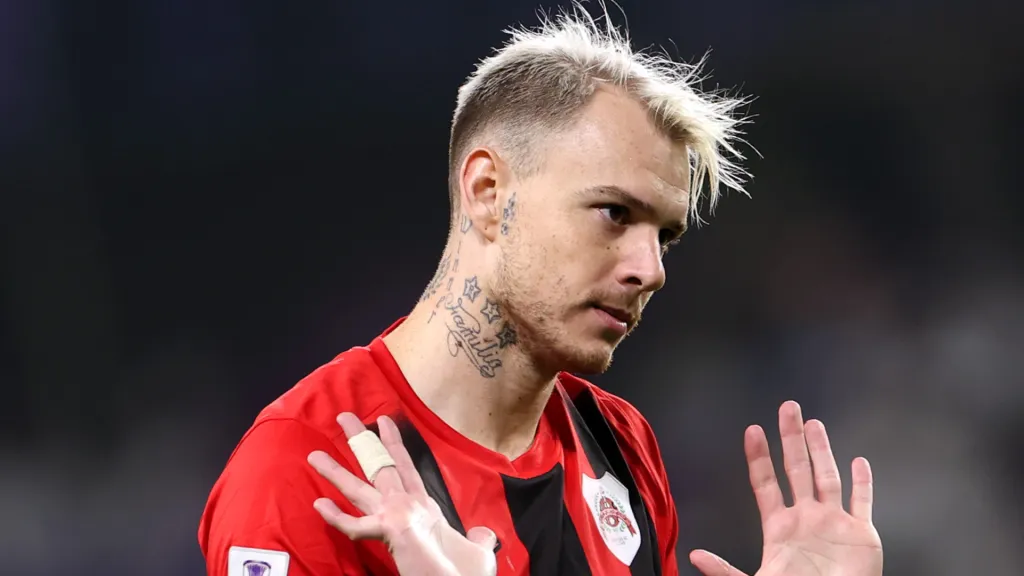 Roger Guedes, cotado no Palmeiras, em ação pelo Al-Rayyan. Foto: Francois Nel/Getty Images