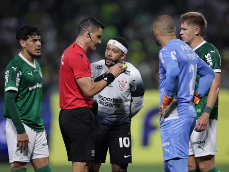 Dérbi tem lance bizarro de Memphis e repercute entre torcedores