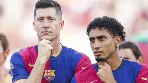 Lewandowski e Raphinha, jogadores do Barcelona (Photo by Eric Alonso/Getty Images)