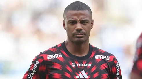 A expectativa agora é sobre sua adaptação ao estilo de jogo e a disputa por espaço com nomes como Gerson, Pulgar e De La Cruz. Foto: Fernando Torres/AGIF