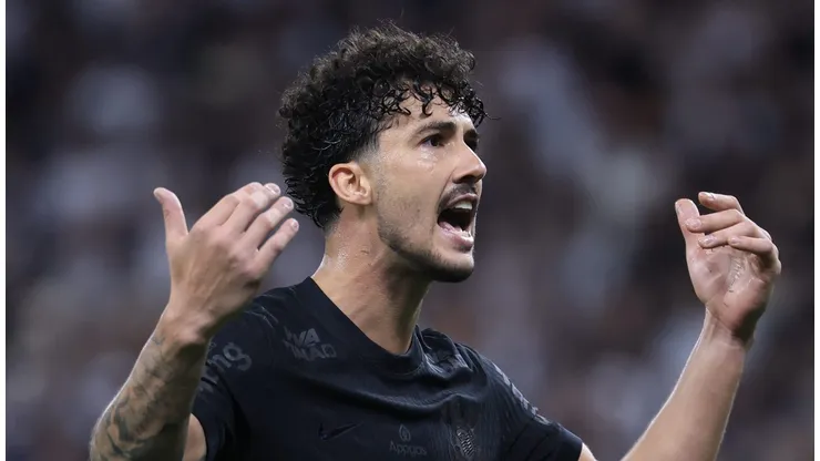 Corinthians quer renovar o contrato de Gustavo Henrique por mais dois anos.