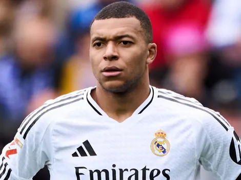 Kylian Mbappé sofre entorse no tornozelo