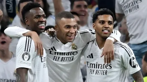 Vini Jr, Mbappé e Rodrygo pelo Real Madrid. (Photo by Denis Doyle/Getty Images)