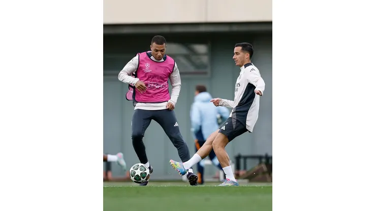 Um encontro especial no CT reacendeu a chama da esperança merengue rumo à semifinal da Champions League. (Foto: Reprodução/Twitter)