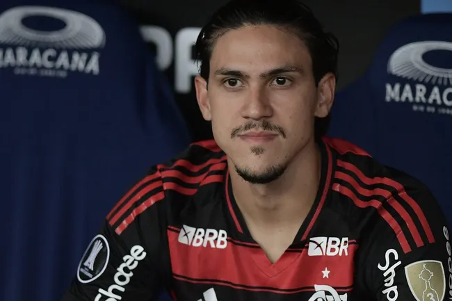 Flamengo, com a camisa vermelha e preta do Flamengo