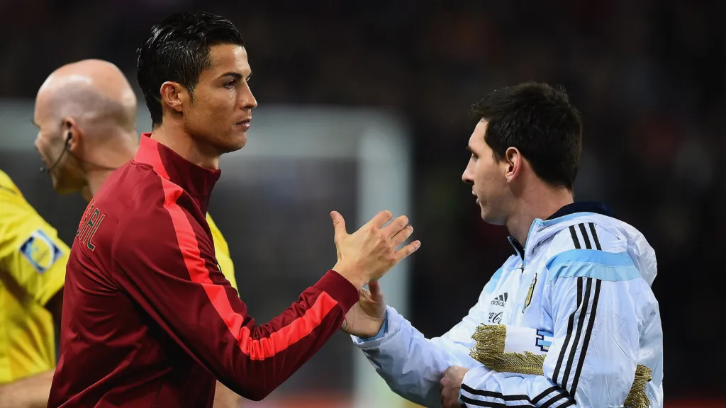 Messi e Cristiano Ronaldo antes de partida entre Argentina e Portugal (Photo by Laurence Griffiths/Getty Images)